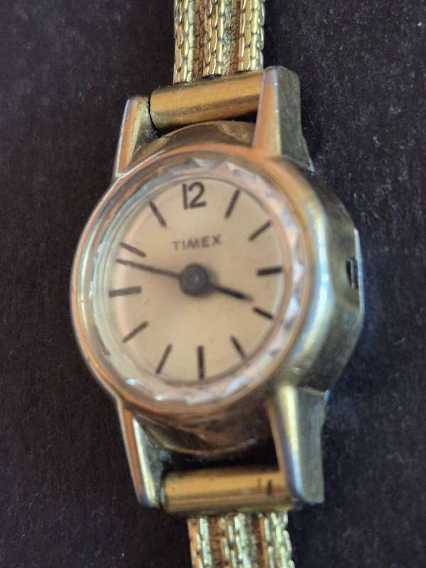 Vintage Ladies Timex Wrist Watch (not working)