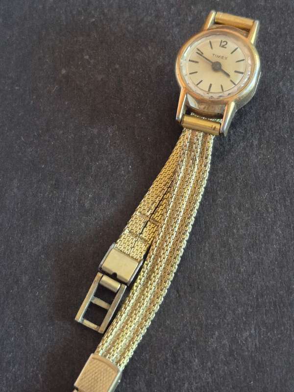 Vintage Ladies Timex Wrist Watch (not working)