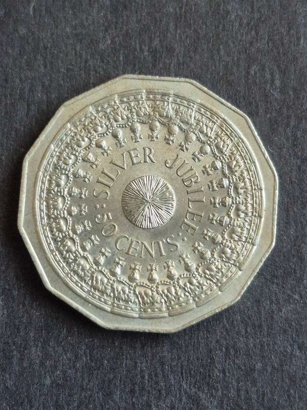 UK 50 Cents Silver Jubilee 1977