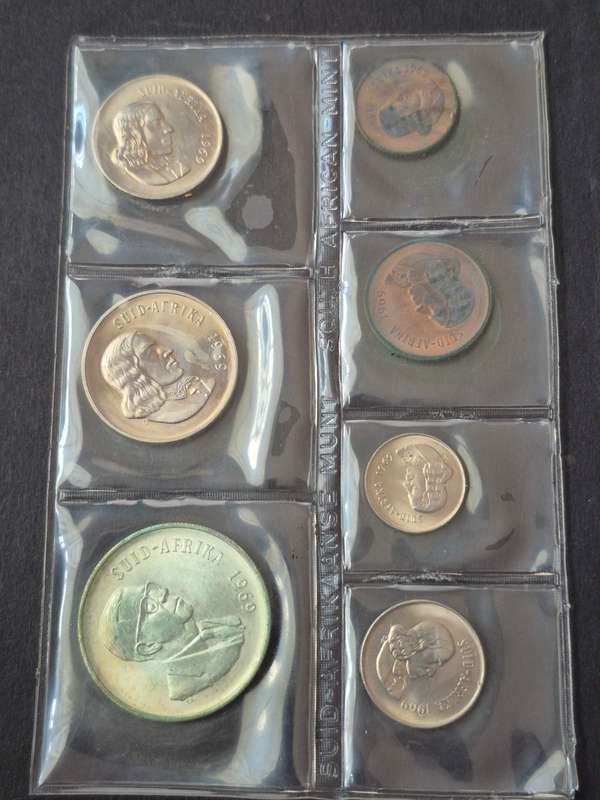 SA Mint Pack 1969 Afrikaans (including Silver One Rand) scarce date