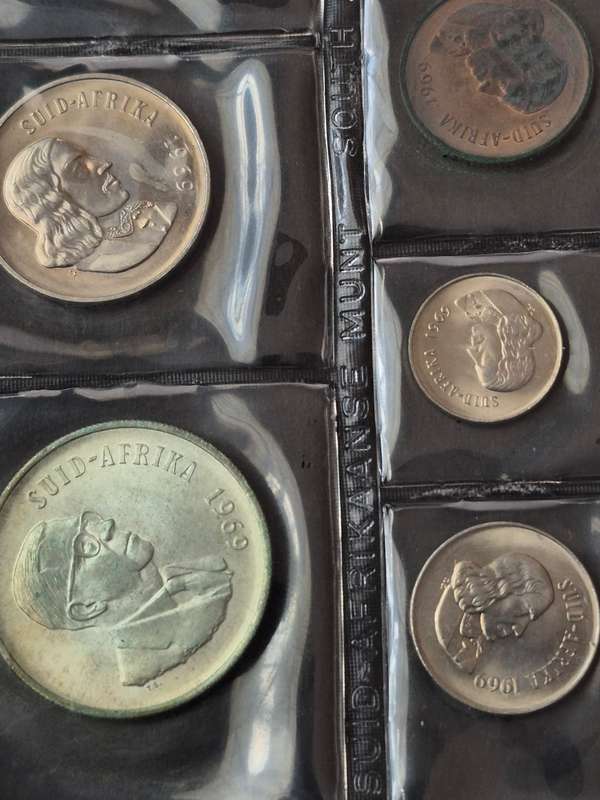 SA Mint Pack 1969 Afrikaans (including Silver One Rand) scarce date