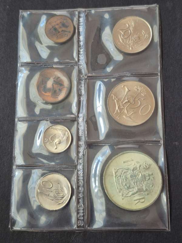 SA Mint Pack 1969 Afrikaans (including Silver One Rand) scarce date