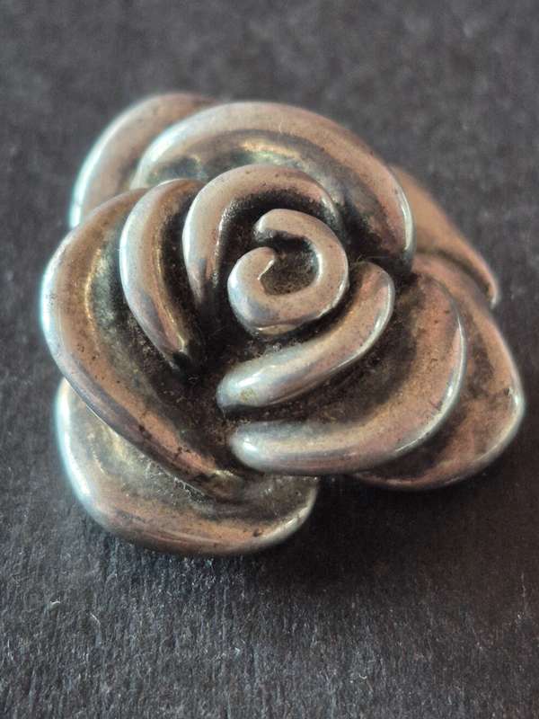 Sterling Silver Rose shaped Pendant 6.3g  .925