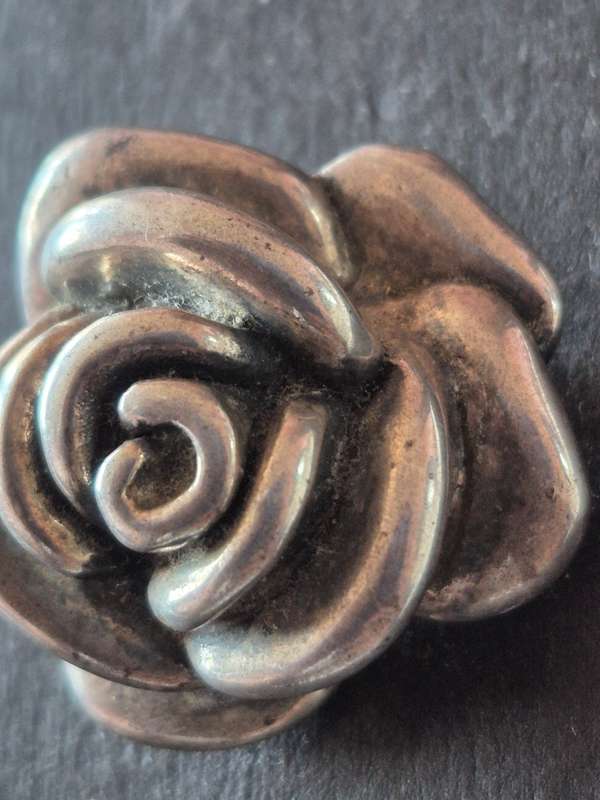 Sterling Silver Rose shaped Pendant 6.3g  .925