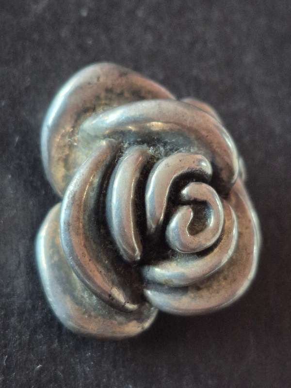 Sterling Silver Rose shaped Pendant 6.3g  .925