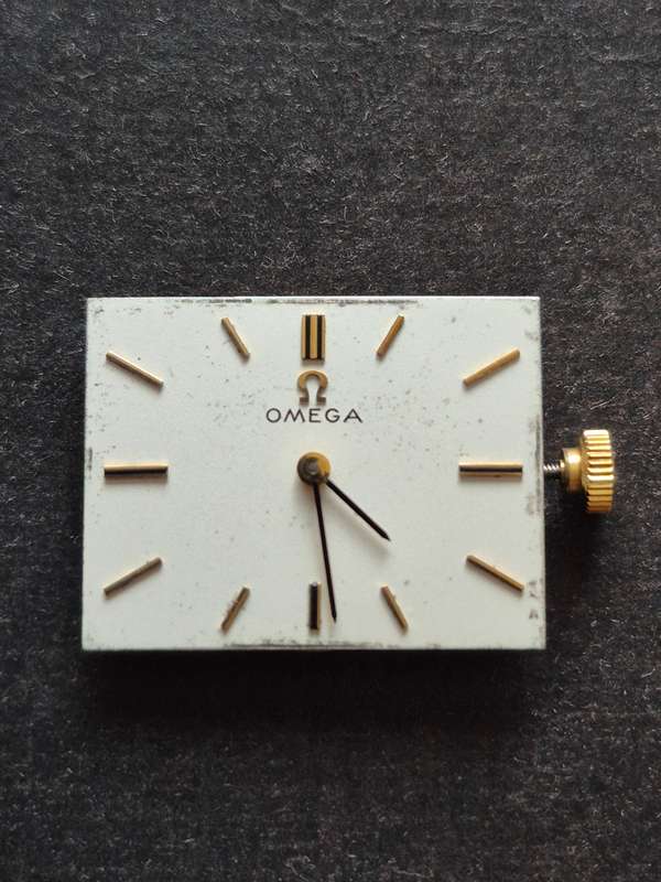 Omega 620 Movement 17 Jewels Balance Wheel Moves - with plastic glass - sold as is