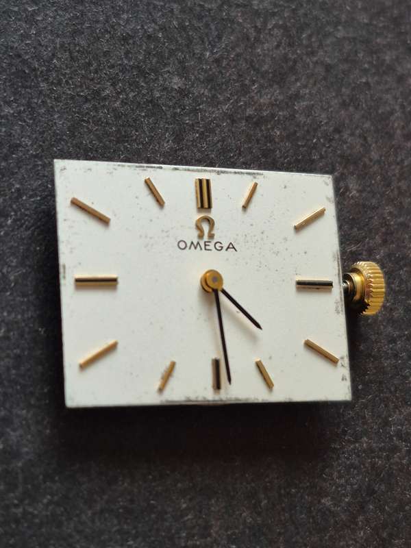 Omega 620 Movement 17 Jewels Balance Wheel Moves - with plastic glass - sold as is
