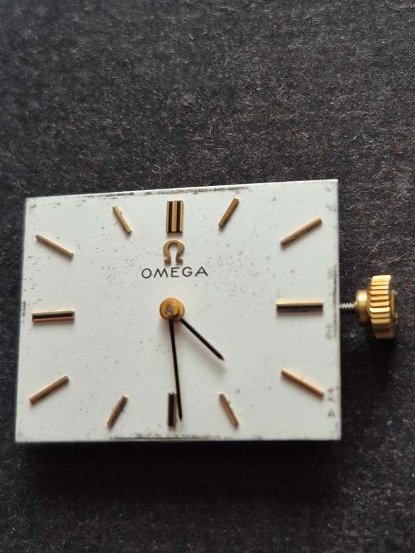 Omega 620 Movement 17 Jewels Balance Wheel Moves - with plastic glass - sold as is