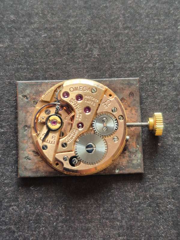 Omega 620 Movement 17 Jewels Balance Wheel Moves - with plastic glass - sold as is