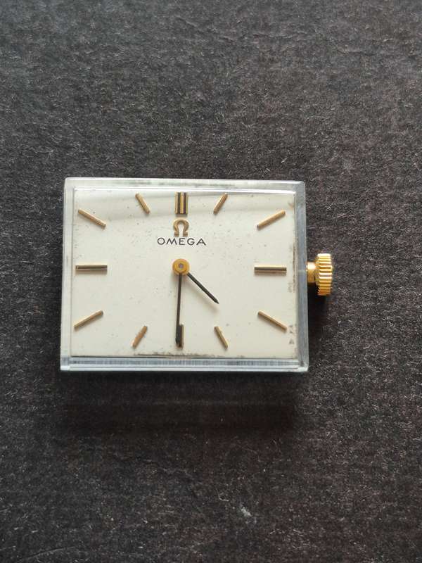 Omega 620 Movement 17 Jewels Balance Wheel Moves - with plastic glass - sold as is