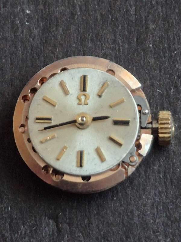Vintage Ladies Omega Watch Movement 17 Jewels Balance Wheel Moves -with glass