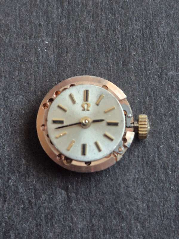 Vintage Ladies Omega Watch Movement 17 Jewels Balance Wheel Moves -with glass