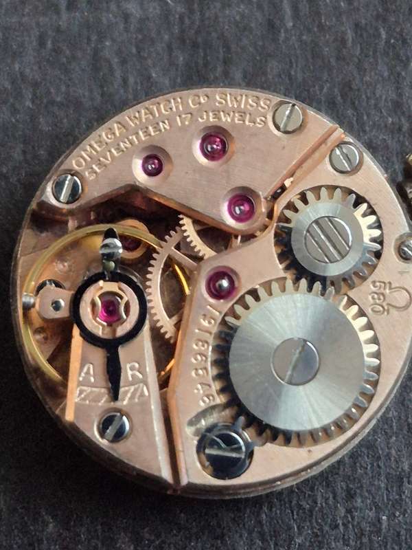 Vintage Ladies Omega Watch Movement 17 Jewels Balance Wheel Moves -with glass