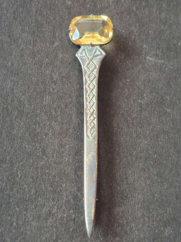 Citrine Kilt Pin Hallmark Silver total weight 8.6g Makers Mark RA