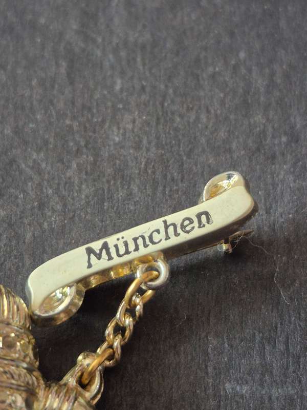 Vintage Munich Beer Tankered Pin Brooch