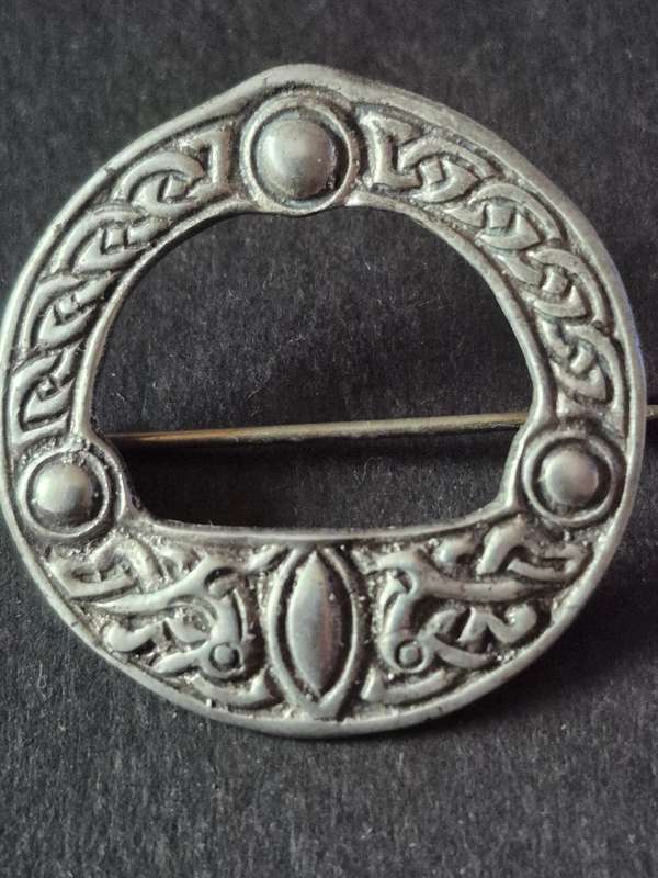Scottish Silver Annular Brooch with Celtic design - Robert Allison, Glasgov 1953  11.9g