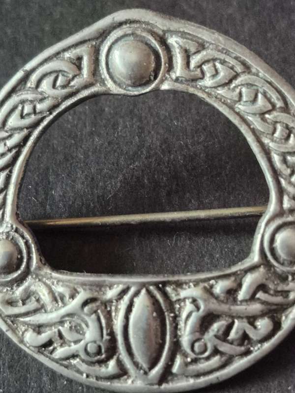 Scottish Silver Annular Brooch with Celtic design - Robert Allison, Glasgov 1953  11.9g