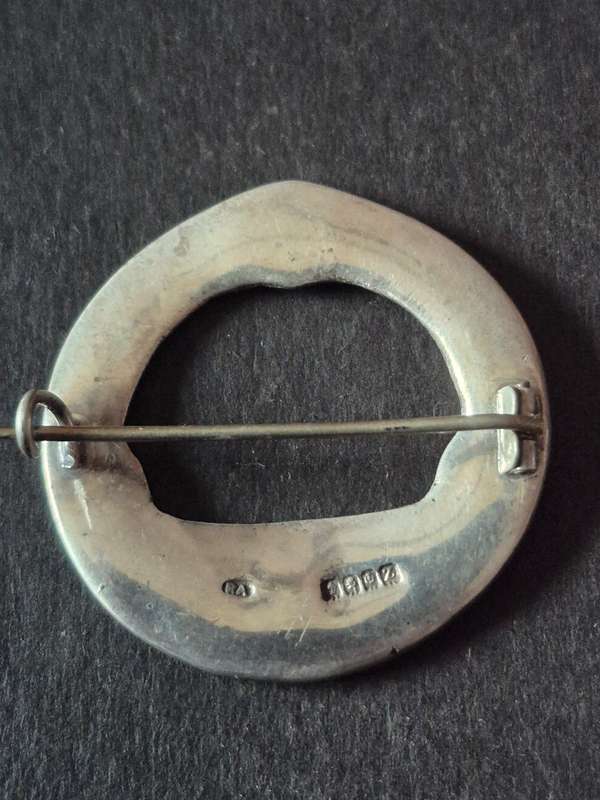 Scottish Silver Annular Brooch with Celtic design - Robert Allison, Glasgov 1953  11.9g