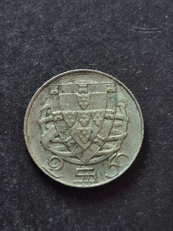 Portugal 2 1/2 Escudos 1943 Silver
