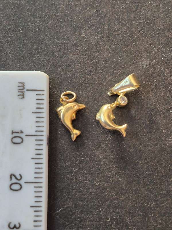 2 x 9ct Gold Dolphin Charms 0.2g
