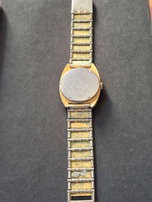Vintage Men's Lanco 17 Jewels Day Date Mechanical Wrist Watch (runs- needs to be serviced)
