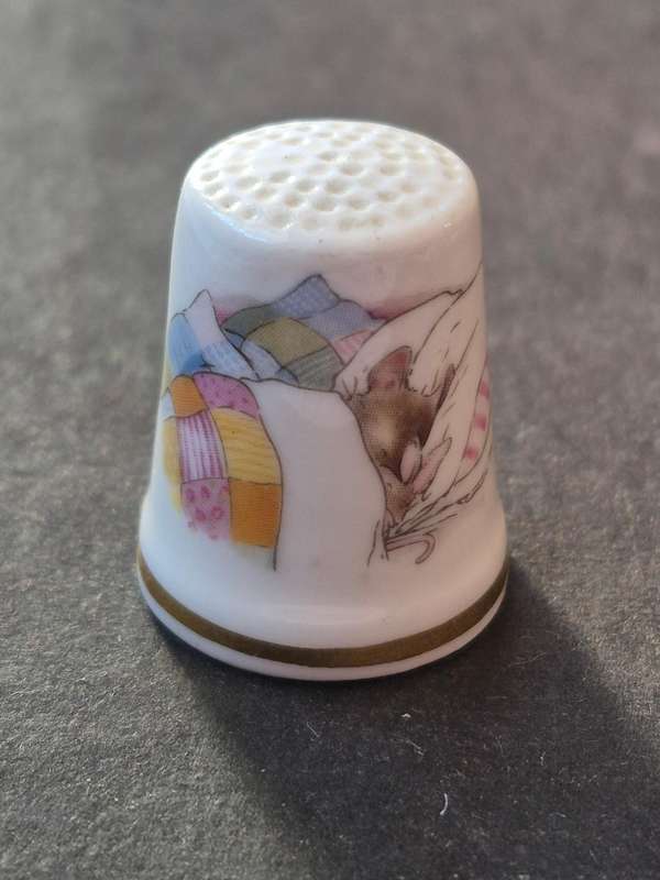 Royal Doulton Autumn Thimble Jill Barklem 1983