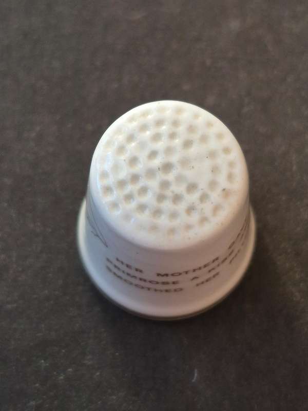 Royal Doulton Autumn Thimble Jill Barklem 1983
