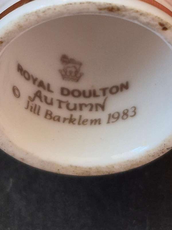 Royal Doulton Autumn Thimble Jill Barklem 1983