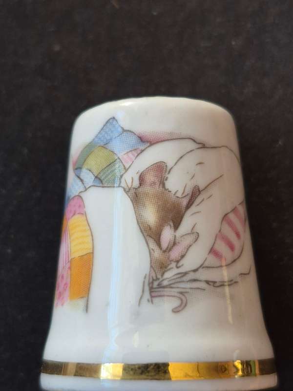Royal Doulton Autumn Thimble Jill Barklem 1983
