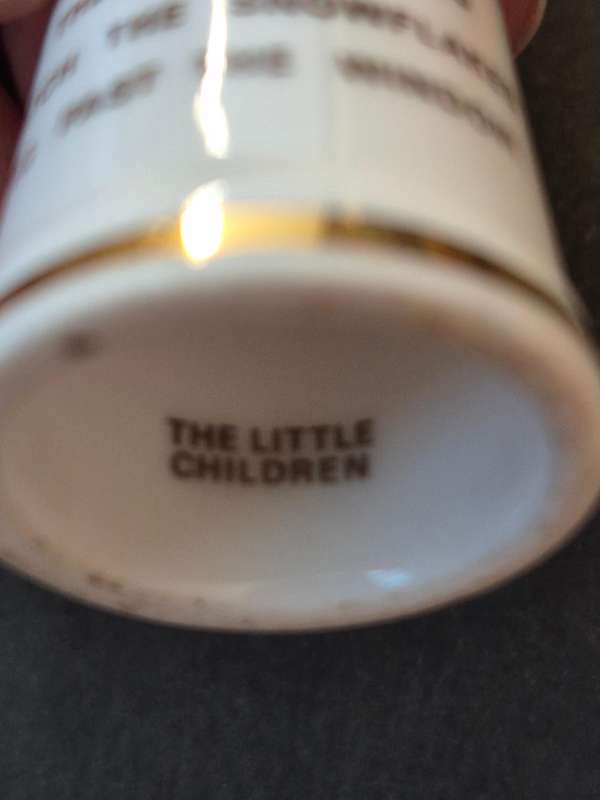 Royal Doulton Winter Thimble Jill Barklem 1983 "The Little Children "