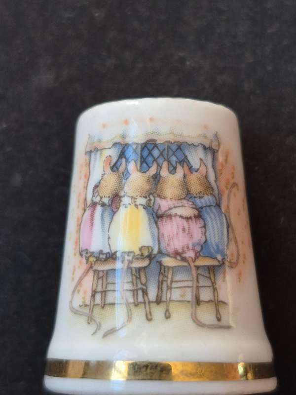 Royal Doulton Winter Thimble Jill Barklem 1983 "The Little Children "