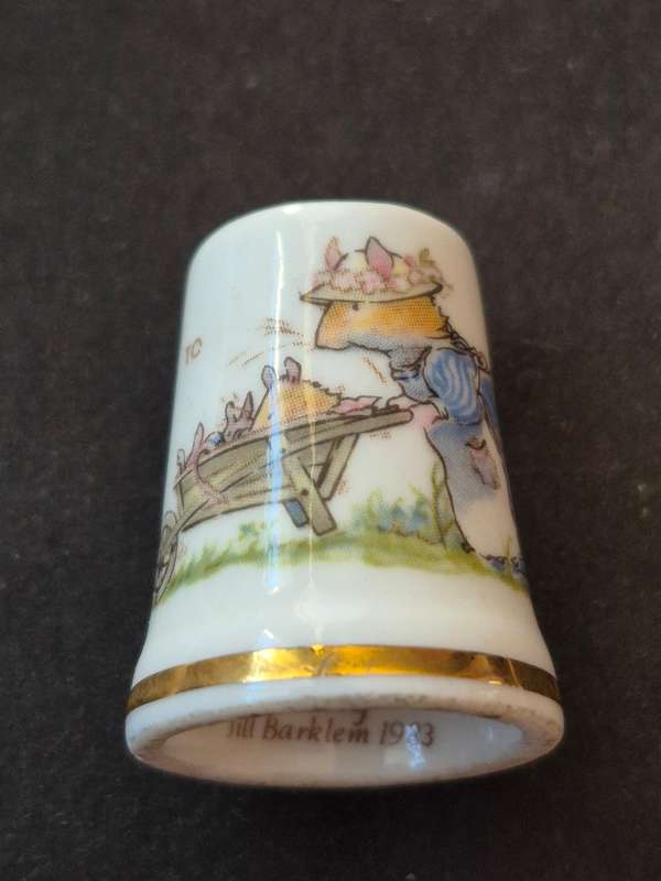 Royal Doulton Spring Thimble Jill Barklem 1983 "Mrs Apple"