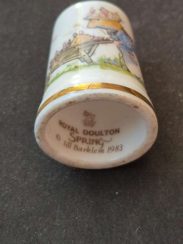 Royal Doulton Spring Thimble Jill Barklem 1983 "Mrs Apple"