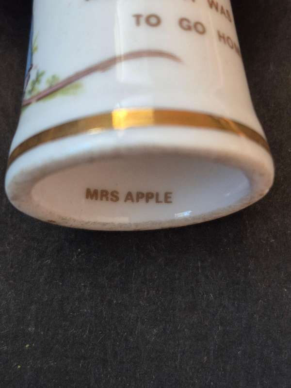 Royal Doulton Spring Thimble Jill Barklem 1983 "Mrs Apple"