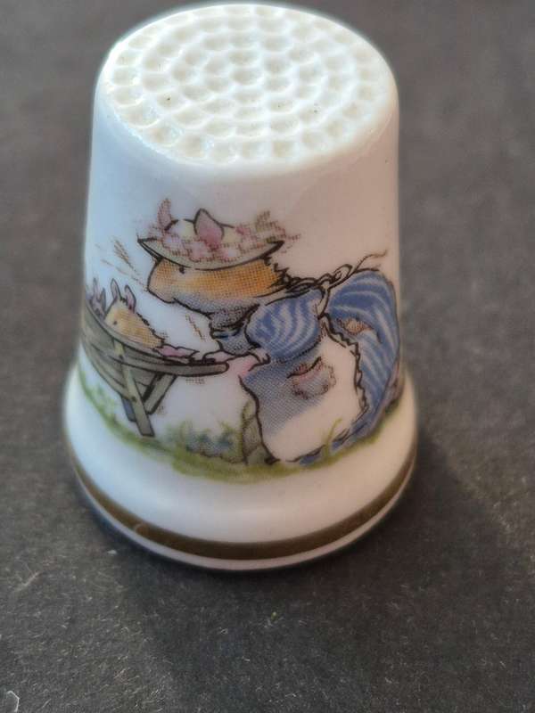 Royal Doulton Spring Thimble Jill Barklem 1983 "Mrs Apple"