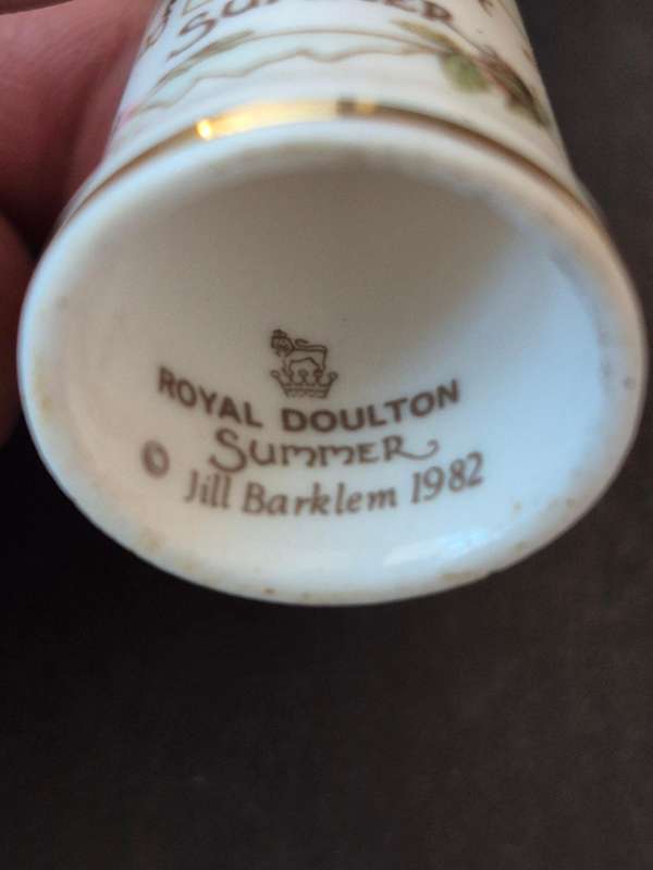 Royal Doulton "Summer" Jill Barklem 1982 Thimble Bramley Hedge