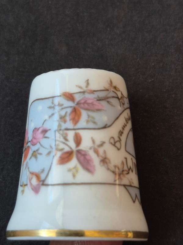 Royal Doulton "Winter" Jill Barklem 1982 Thimble Bramley Hedge
