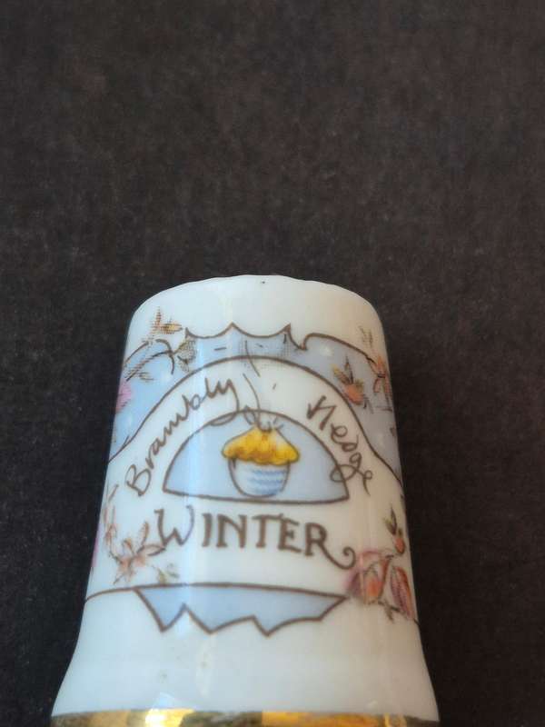 Royal Doulton "Winter" Jill Barklem 1982 Thimble Bramley Hedge