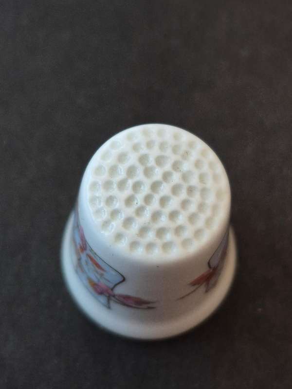 Royal Doulton "Winter" Jill Barklem 1982 Thimble Bramley Hedge