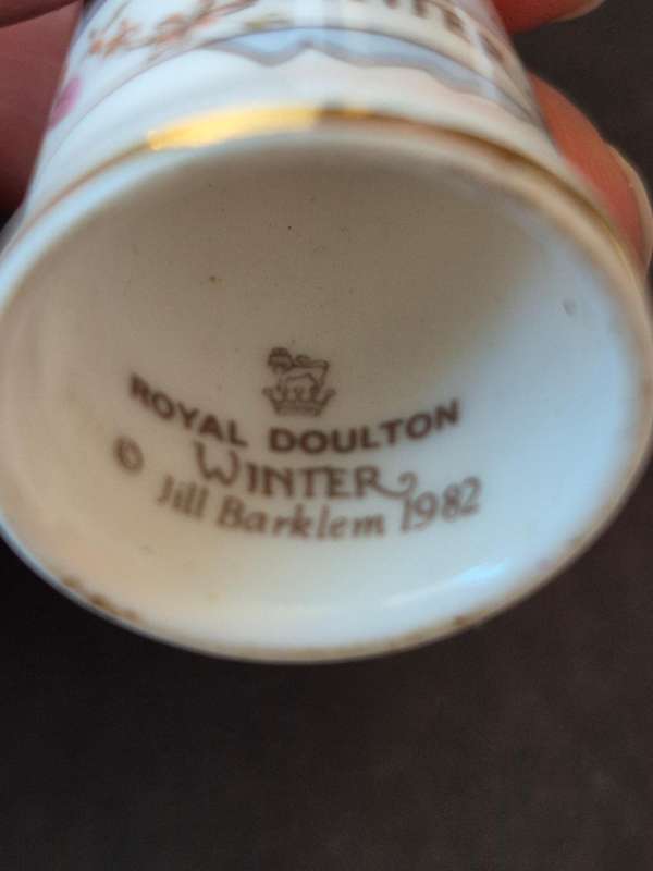 Royal Doulton "Winter" Jill Barklem 1982 Thimble Bramley Hedge