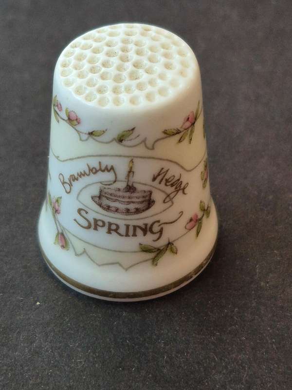 Royal Doulton "Spring" Jill Barklem 1982 Thimble Bramley Hedge