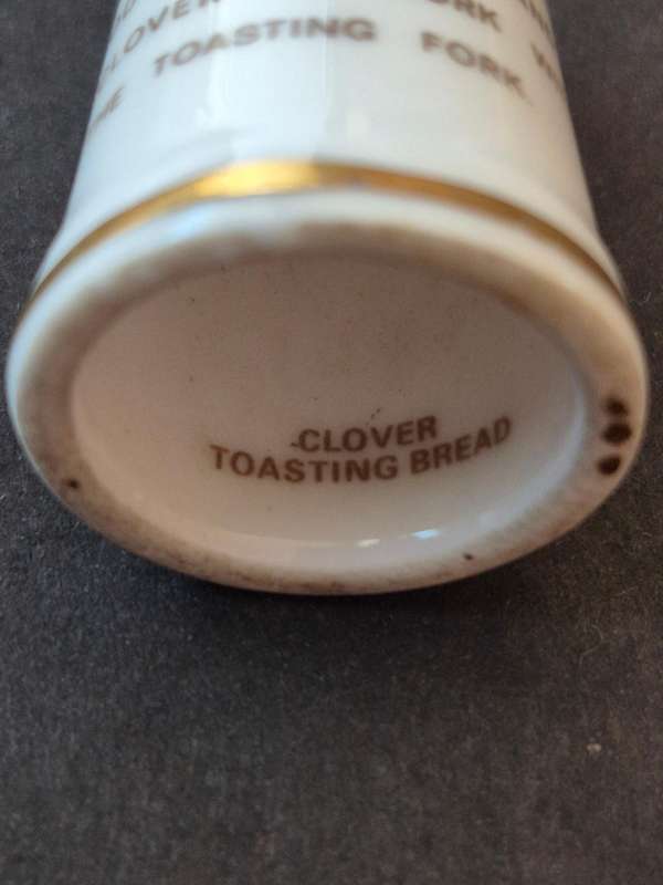 Royal Doulton "Winter" Jill  Barklem Thimble 1983 Clover Toasting Bread