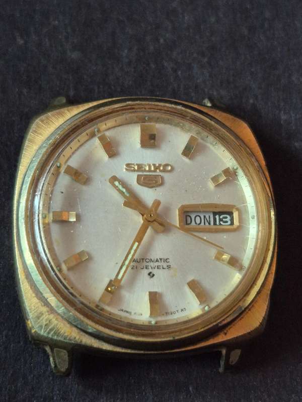 Vintage Seiko 5 Automatic 21 Jewels Mechanical Wrist Watch (not working)excellent condition