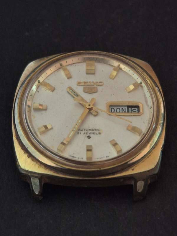 Vintage Seiko 5 Automatic 21 Jewels Mechanical Wrist Watch (not working)excellent condition