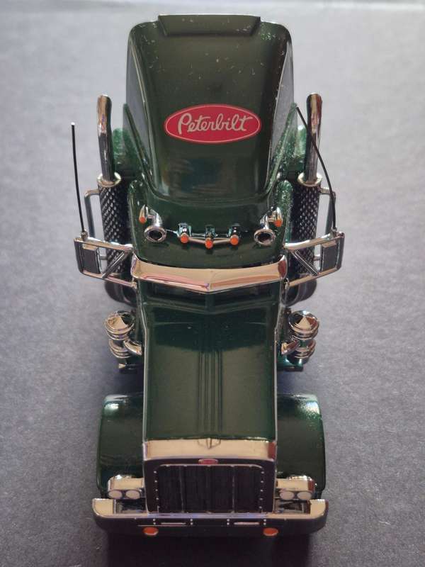 Matchbox 1:43 Peterbilt Cab Green Long Nose with Air Scoop (excellent condition)