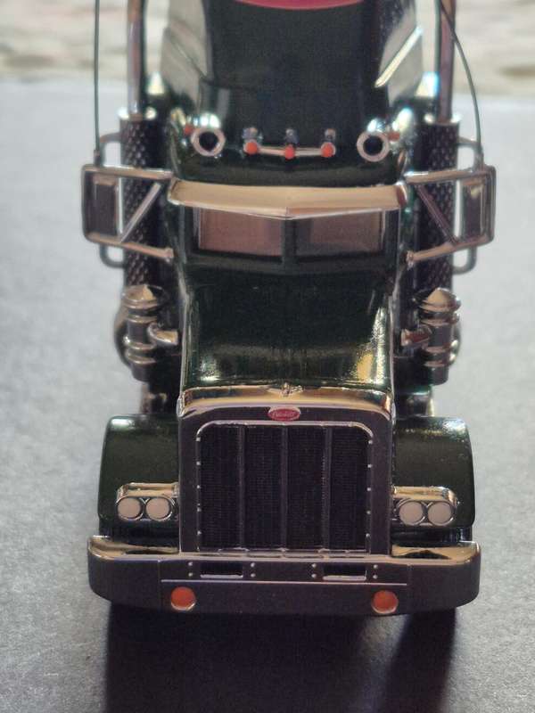 Matchbox 1:43 Peterbilt Cab Green Long Nose with Air Scoop (excellent condition)