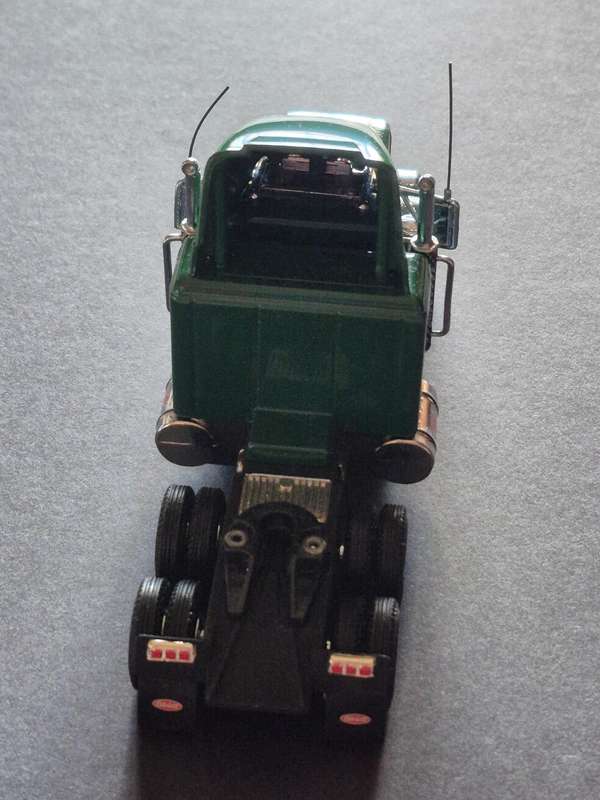 Matchbox 1:43 Peterbilt Cab Green Long Nose with Air Scoop (excellent condition)
