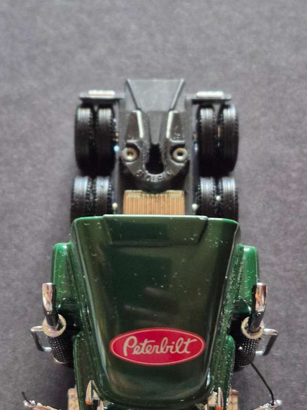 Matchbox 1:43 Peterbilt Cab Green Long Nose with Air Scoop (excellent condition)