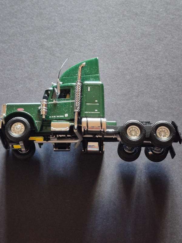 Matchbox 1:43 Peterbilt Cab Green Long Nose with Air Scoop (excellent condition)