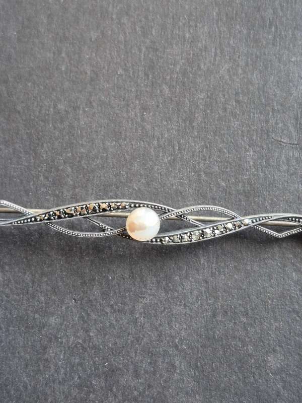 Vintage Marcasite Silver Brooch stamped. 935  4.1g with Pearl 70mm